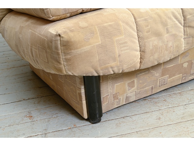 3vietīgs auduma dīvāns 560040