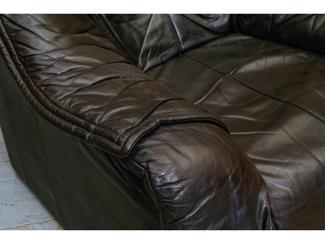 Ādas dīvāna un atpūtas krēsla komplekts 660039k