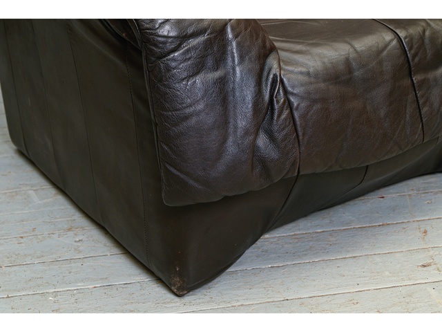 Ādas dīvāna un atpūtas krēsla komplekts 660039k